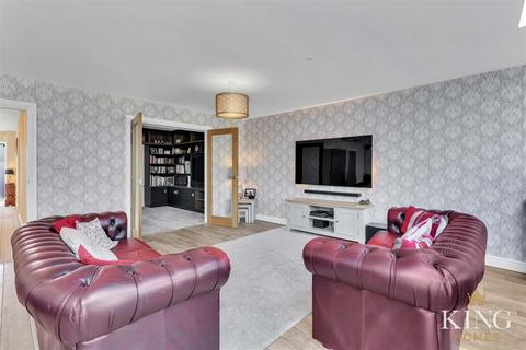 18 Lansdowne Road, Studley, B80 7RB
