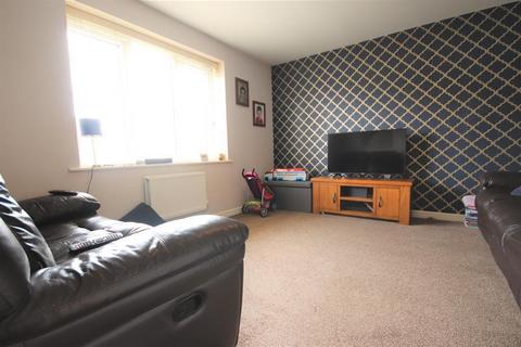 3 bedroom detached house to rent, Stirrup Close, Leigh, WN7 2EP