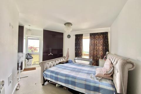2 bedroom apartment for sale, Landelle Court, Brabazon Road, Hounslow