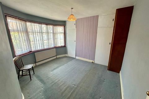 112 Whitehall Gardens, London, E4 6EJ