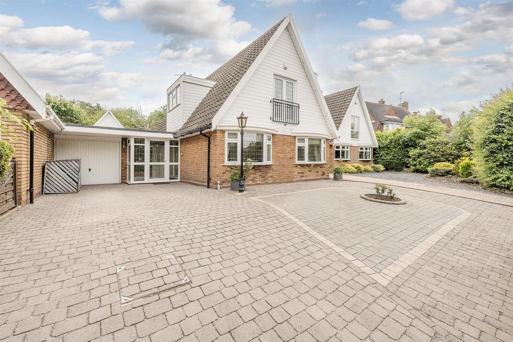 Hagley Road, Stourbridge, DY9 0RF 3 bed link detached house for sale