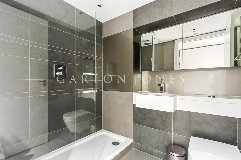 Shower room.