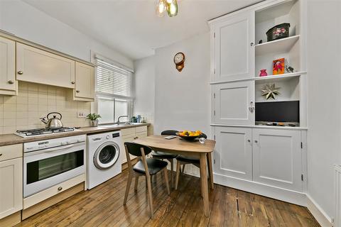 1 bedroom flat for sale, Claremont Road, Teddington