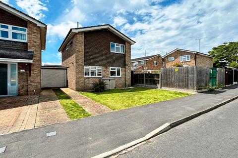15 Arcadia Road, Burnham-on-crouch, CM0 8EF