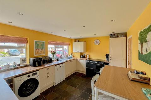 15 Arcadia Road, Burnham-on-crouch, CM0 8EF