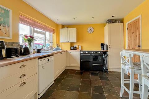 15 Arcadia Road, Burnham-on-crouch, CM0 8EF