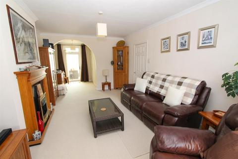3 bedroom semi-detached house for sale, Shepley Close, Carshalton SM5