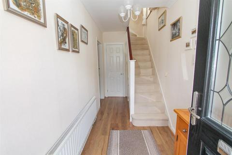 3 bedroom semi-detached house for sale, Shepley Close, Carshalton SM5