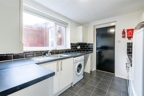 2 bedroom flat to rent, Croydon Road, Arthurs Hill, NE4