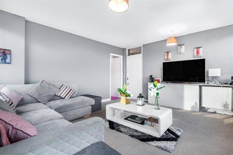 2 bedroom flat for sale, Queens Ride, Barnes, SW13