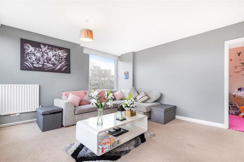 2 bedroom flat for sale, Queens Ride, Barnes, SW13