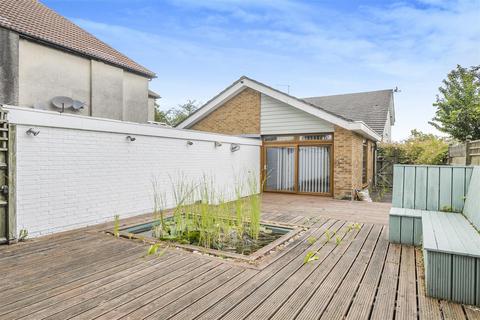 18 Hillview Road, Orpington, BR6 0SF