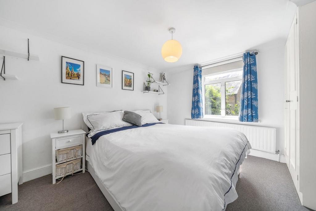Bedroom 1 (2).jpg