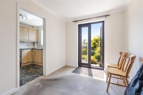15 Barnfield, East Allington, Totnes, TQ9 7QR