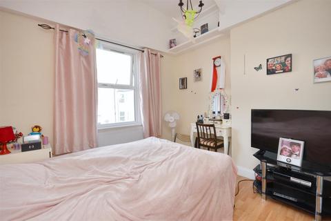 2 bedroom flat for sale, Pevensey Road, Eastbourne