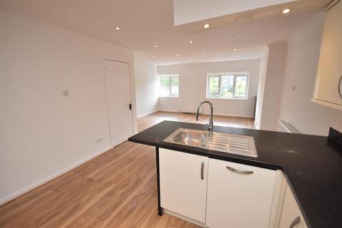 2 bedroom apartment to rent, Telegraph Road, Heswall