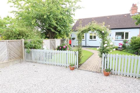 3 bedroom semi-detached house for sale, Main Road, Gilberdyke, Brough