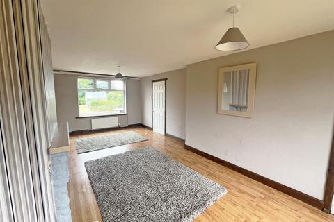 3 bedroom end of terrace house to rent, Trinstead Way, Nottingham NG5