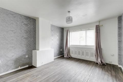 3 bedroom terraced house for sale, Huggett Gardens, Top Valley NG5