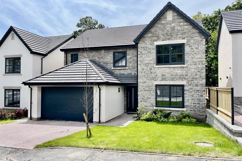 4 bedroom detached house for sale, Pen-Y-Fai Gardens, Llanelli SA15