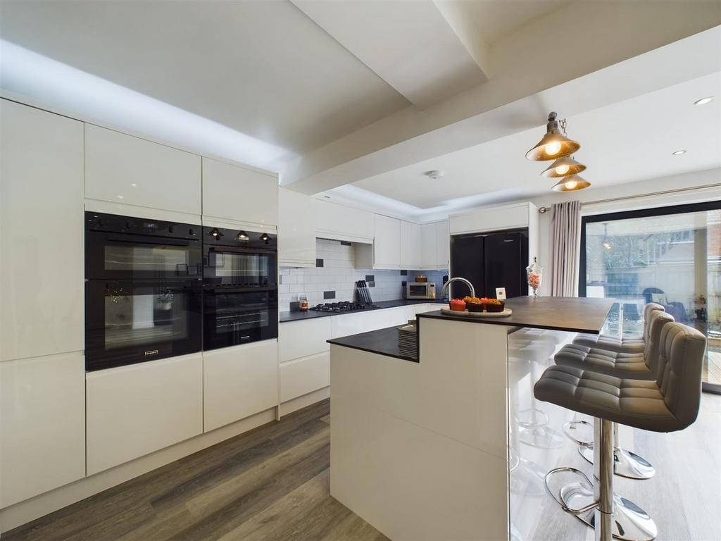 Kitchen 5.jpg