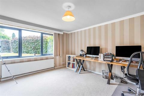 18 Poplar Rise, Sutton Coldfield, B74 4HT