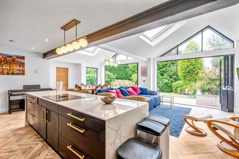 18 Poplar Rise, Sutton Coldfield, B74 4HT