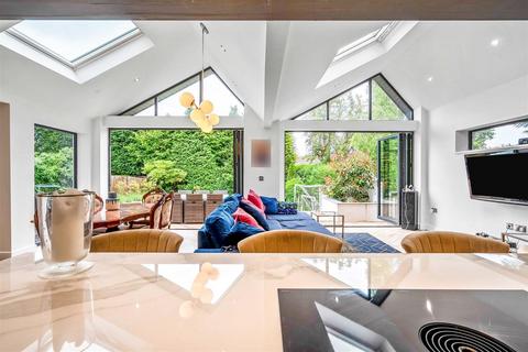 18 Poplar Rise, Sutton Coldfield, B74 4HT