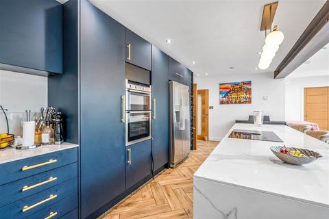 18 Poplar Rise, Sutton Coldfield, B74 4HT