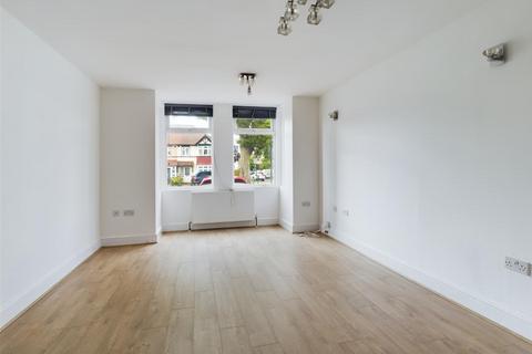 3 bedroom flat to rent, London Road, Isleworth