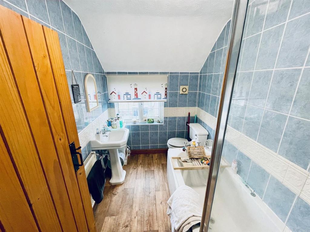 Annex - bathroom.jpg