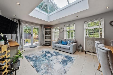 6 Campden Grove, Hatton Park, Warwick, CV35 7TY