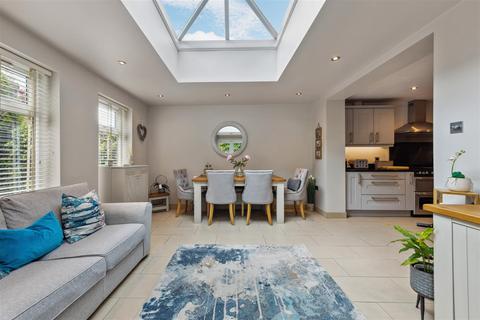 6 Campden Grove, Hatton Park, Warwick, CV35 7TY