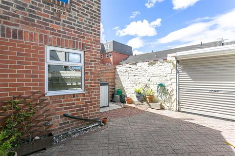 2 bedroom terraced house for sale, Poplar Place, Gosforth, Newcastle upon Tyne