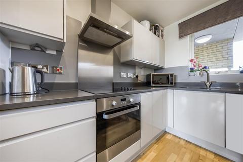 1 bedroom flat for sale, Clovelly Road, Hounslow