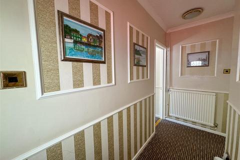 2 bedroom semi-detached bungalow for sale, Walton Road, Walton On The Naze CO14