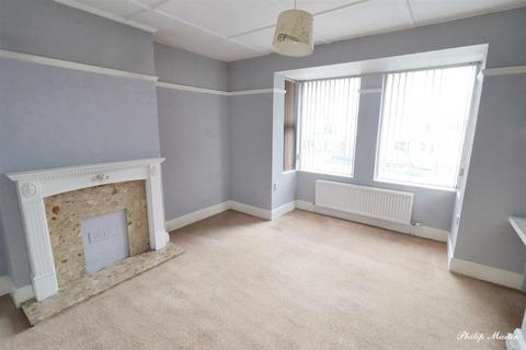 2 bedroom flat to rent, Henver Road, Newquay