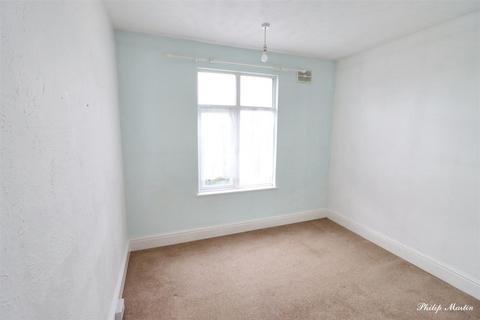 2 bedroom flat to rent, Henver Road, Newquay