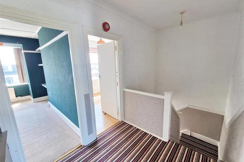 2 bedroom flat to rent, Henver Road, Newquay