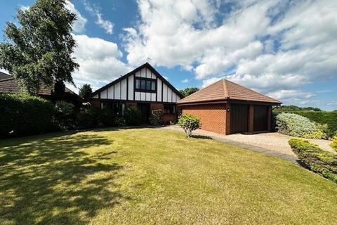 Priory Gardens - 4 bedroom detached house to rent