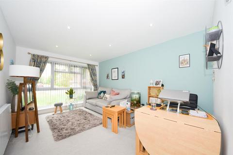 1 bedroom apartment for sale, Arncliffe Way, Warwick