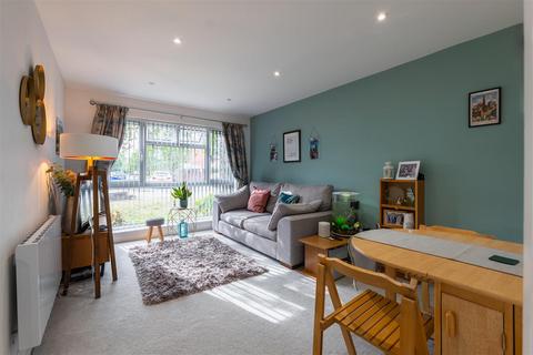 9 Arncliffe Way, Warwick, CV34 5XZ