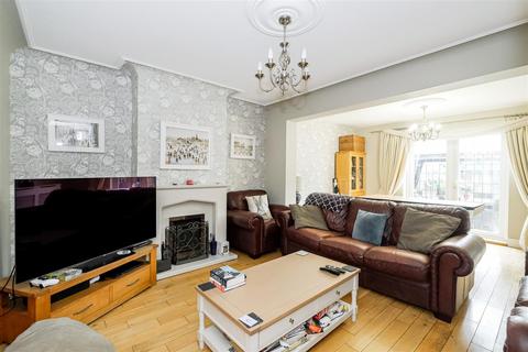 1 Oakhurst Gardens, London, E4 6BQ