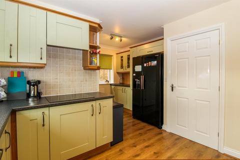 4 bedroom detached house for sale, Holywell Avenue, Castleford WF10