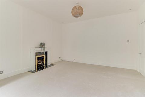 1 bedroom flat for sale, Manor Road, Westcliff-on-Sea SS0