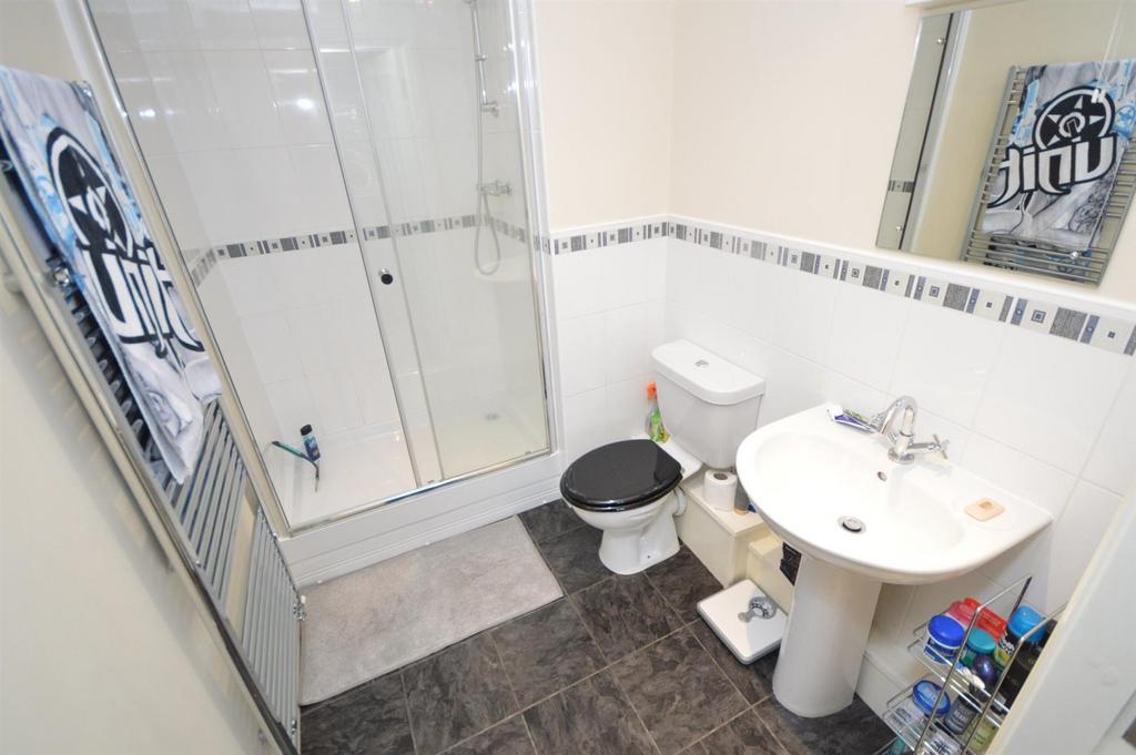 En suite shower room/w.c.