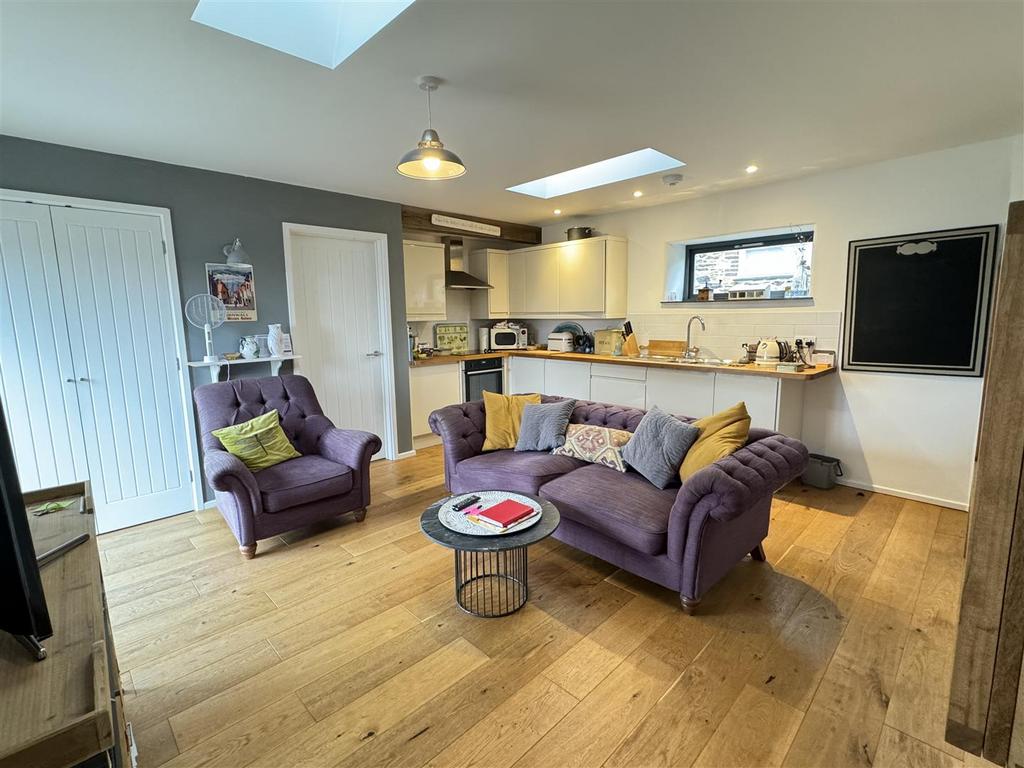 London Apprentice, St. Austell 2 bed barn conversion for sale £365,000