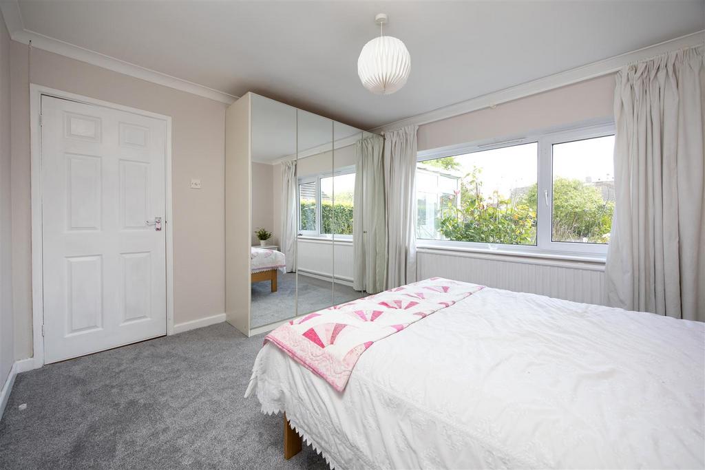 47 Marshmead Trowbridge BA14 7 SE (14).jpg