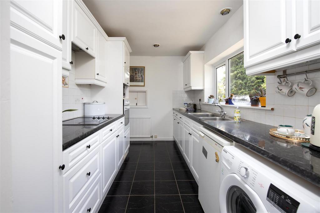 47 Marshmead Trowbridge BA14 7 SE (9).jpg