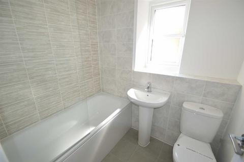 3 bedroom house to rent, Waterways Avenue, Macclesfield, Cheshire